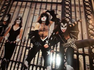 Kiss “1975 Classic Buckingham Palace” (color Wall Poster) Peter Criss_ace Frehley