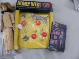 Rare Vintage 1966 Gilbert Honey West Doll Display Box&accessories With Bonus