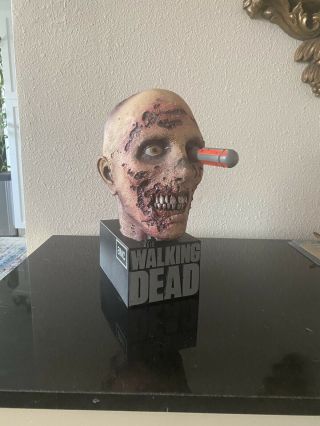 The Walking Dead: Season 2 Limited Edition Zombie Head Bust Case