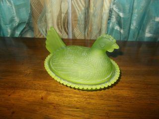 Vintage Lime Green Glass Hen On A Nest Covered Dish Chicken Candy Dish