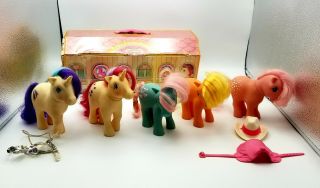 Vintage My Little Pony Carry Case Stable With 5 1983 Hasbro Ponies.