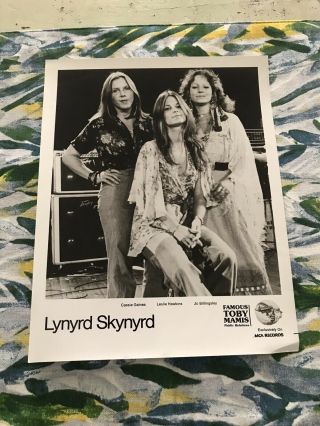Lynyrd Skynyrd Cassie Gaines Leslie Hawkins 8 X 10 Black White Photo Mca Records