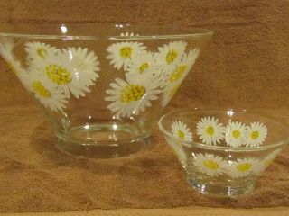 Vintage Large And Small Clear Glass Salad Or Chip Bowl With Daisy Pattern