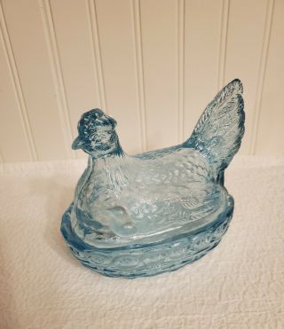 Vintage L E Smith Hen On Nest W/chicks Covered Candy Dish In A Pretty Sky Blue.
