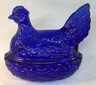 L.  E.  Smith Art Glass Cobalt Blue Hen / Chicken On Nest