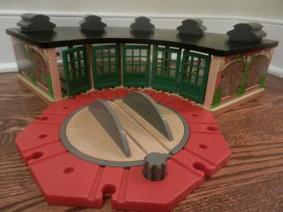 Thomas The Train Wooden Railway Roundhouse Engine Shed With Roundabout Turntable