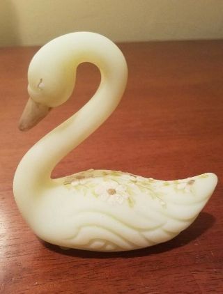 Vintage Fenton Custard Satin Glass Hand - Painted & Signed Swan With White Daisies