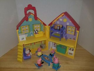 Peppa Pig Yellow Red Deluxe Play House Set Furniture And 8 Figures In Good Shape