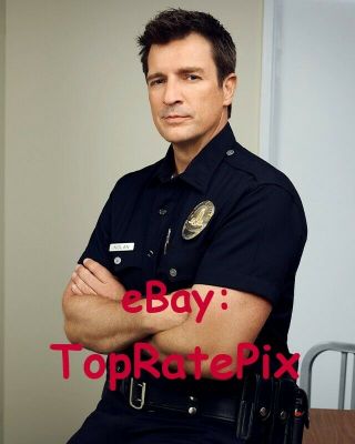 Nathan Fillion - The Rookie - 8x10 Photo 8