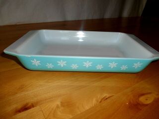 Vintage Pyrex White Snowflake On Turquoise 548 - B Space Saver Baking Dish -