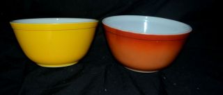 2 Vintage Pyrex Nesting/mixing Bowls 402,  1.  5 Qt.  Brown/bright Yellow Handles