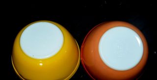 2 Vintage Pyrex Nesting/Mixing Bowls 402,  1.  5 Qt.  Brown/Bright Yellow Handles 3