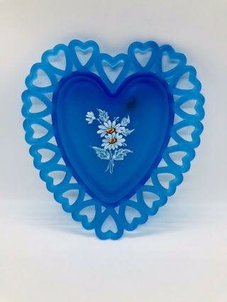 Westmoreland Blue Mist Satin Glass Heart Shaped Plate White Daisy Decoration