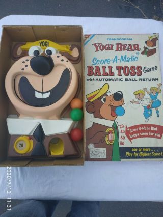 Vintage Yogi Bear Ball Toss Board Game Toy.  Transogram.  Huckleberry Hound