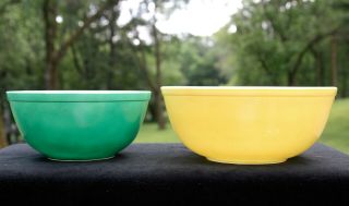 Set Of 2 Vintage Pyrex Bowls 403 Green 404 Yellow Primary Colors Made In Usa