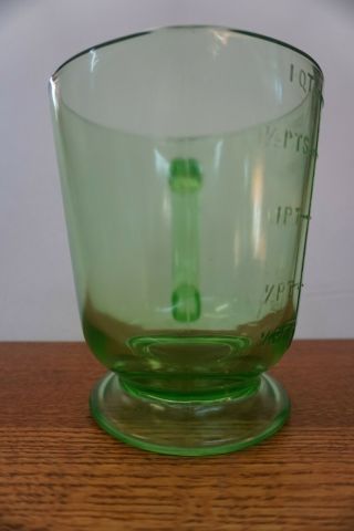 Vintage Green Uranium Glass Measuring Cup 1 Qt 4 Cups 32 oz Pedestal Base 2