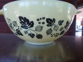 Vintage Pyrex Black and Yellow Gooseberry 1 - 1/2 Quart Cinderella Bowl 2