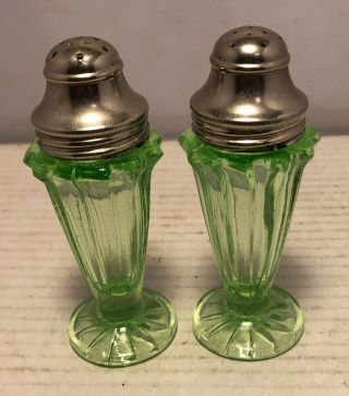 Pair Vntg Jeannette Green Depression Glass Sierra Pinwheel Salt & Pepper Shakers