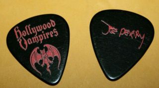 Joe Perry Aerosmith Hollywood Vampires Small Bat Black Guitar Pick Pic Authentic