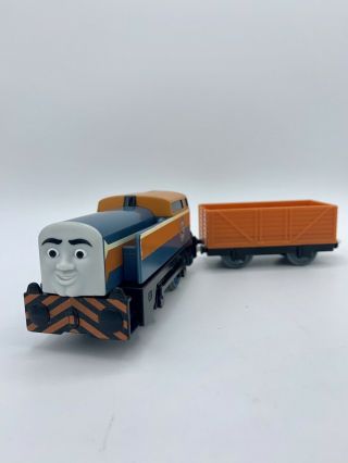 Tomy Trackmaster Thomas & Friends " Den " Motorized Diesel Train W/ Orange Cargo