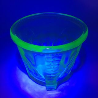 Rare Vintage Green Uranium Glass Footed Measuring 2 Cup 16 Oz Depression Glass
