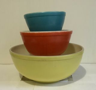 Vintage Pyrex 3 Nesting Bowl Set Solid Colors