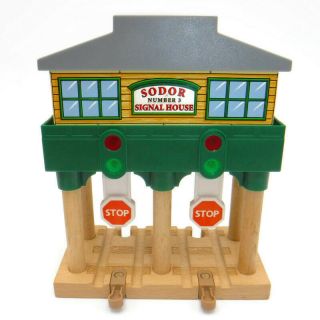 Thomas Deluxe Over The Track Signal Lights & Sounds Wooden Railway Train House