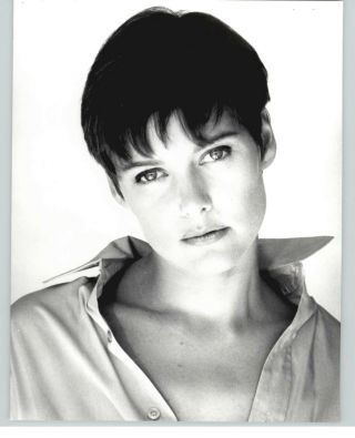 Carey Lowell - 8x10 Headshot Photo - Law And Order