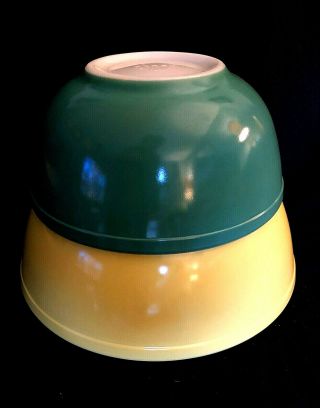 Vintage Set Of 2 Pyrex Nesting Mixing Bowls Yellow 404 & Green No 1940 