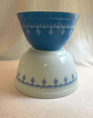 Set Of 2 Vintage Pyrex Snowflake Blue Garland 401 & 402 Mixing Bowl,  Nesting