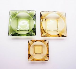 Vintage Mcm (3) Square Glass Ashtrays - Green / Amber 4.  5 " /3.  5 " - Anchor Hocking