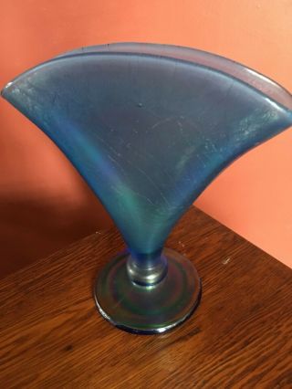 Vintage 8.  5 " Fenton Iridized Glass Blue Stretched Fan Vase Iridescent