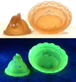 Boyd Glass Made In 1982 Bunny Salt Hand Signed Satin Painted Gold Vaseline Fund