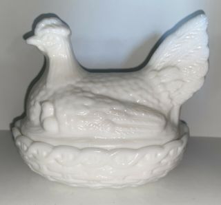 Le Smith Hen On Nest Chicken With Chicks Covered Candy Dish - Milk Glass
