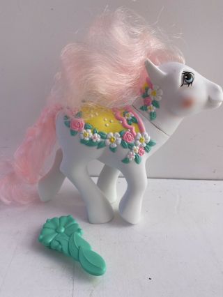 My Little Pony G1 (generation 1) Merry Go Round Flower Bouquet White W/ Brush