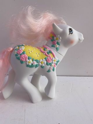 My Little Pony G1 (Generation 1) Merry Go Round Flower Bouquet White w/ Brush 2