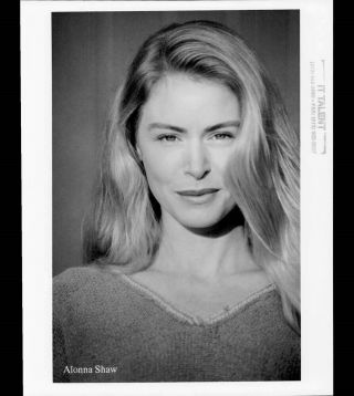 Alonna Shaw - 8x10 Headshot Photo W/ Resume - King Of York