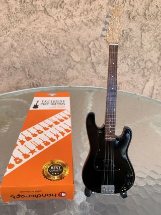 Cliff Burton / Metallica - Exclusive Mini Guitars / 1:4 Scale 2