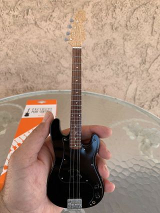 Cliff Burton / Metallica - Exclusive Mini Guitars / 1:4 Scale 3