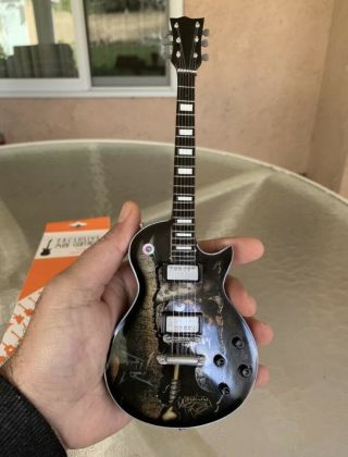 James Hetfield / Metallica - Exclusive Mini Guitars / 1:4 Scale 3