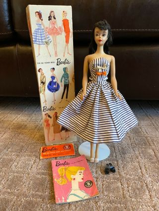 Vintage 1960,  3 Brunette Ponytail Barbie Model 850