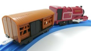 Skarloey & Cattle car Thomas & friends trackmaster motorized train 2009 Mattel 2