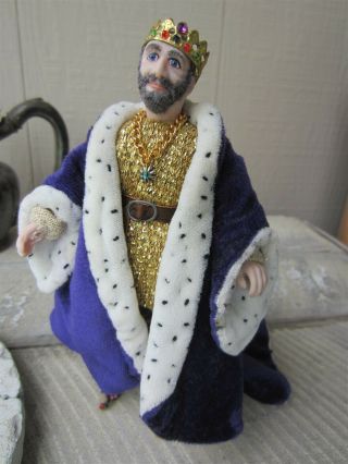 Artisan Dollhouse Miniature Porcelain Medieval King 6 " Man Doll In Velvet Coat