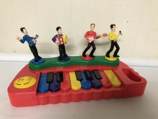 Wiggles Musical Pop Up Piano Keyboard Toy 2004 Red Spin Master Figure Sing