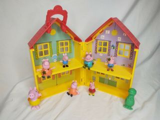 Nick Jr Peppa Pig Fold - N - Carry Play House With 8 Figures