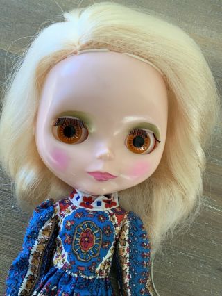 Vintage 1972 Kenner Blythe Doll - Vhtf Blonde - Paisley Dress Stand Comb Pretty
