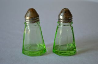 Hazel Atlas Uranium Green Octagonal Paneled Salt & Pepper Shaker
