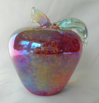 Vintage 1993 Mt.  St.  Helens Msh Ash Vines Iridescent Art Glass Apple Paperweight