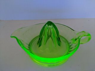 Vtg Uv Green Uranium Vaseline Depression Glass Squeezer Fruit Juicer Reamer