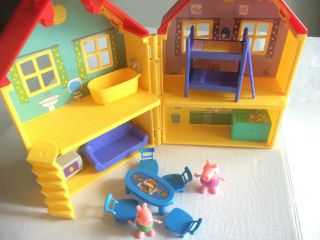 Peppa Pig Fold Up House With 2 Figures Furniture Accessories